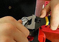 Adjusting the decapper pin